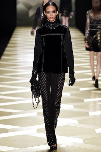 Look 32
